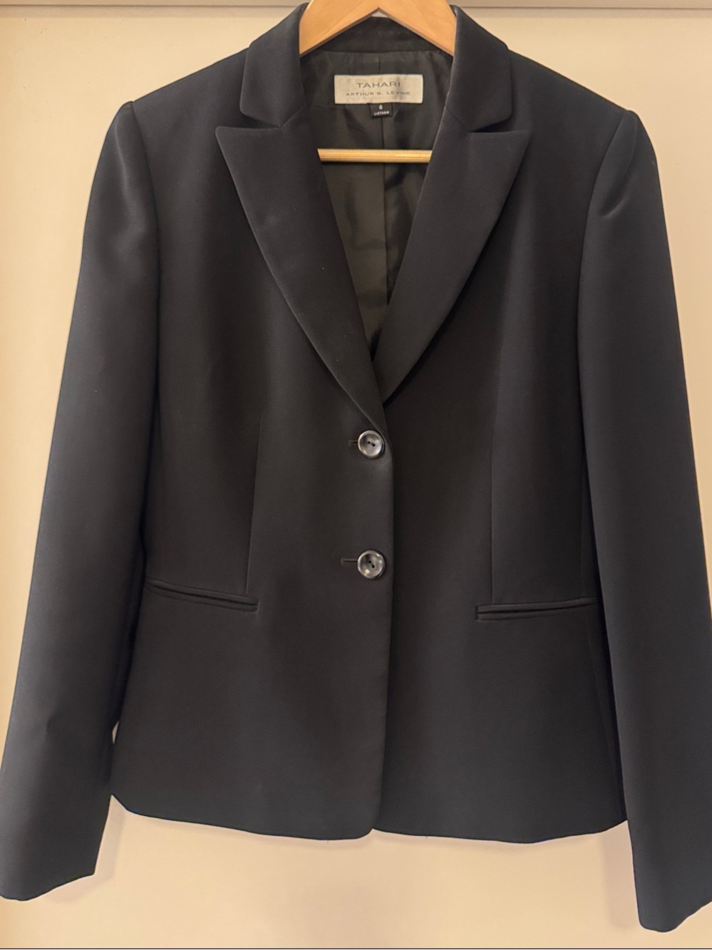 Tahari Black Women's Tailored Two-Button Blazer